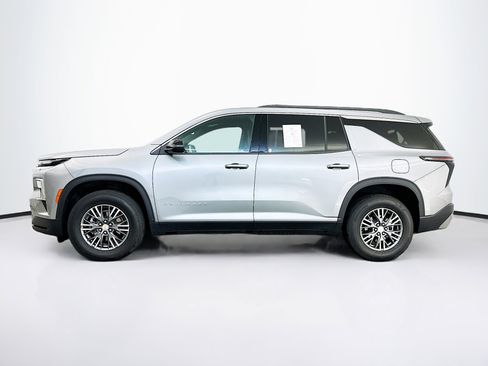 Used 2025 Chevrolet Traverse LT image 4