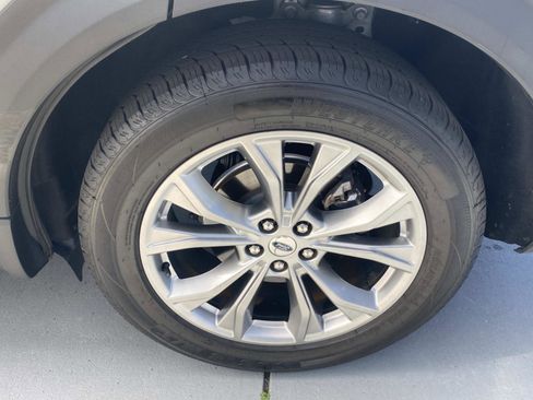 Used 2022 Ford Explorer XLT w/ Equipment Group 202A image 10