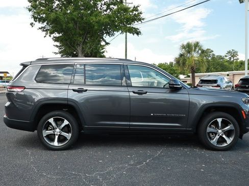 Used 2023 Jeep Grand Cherokee L Limited w/ Luxury Tech Group II AWD/4WD image 4