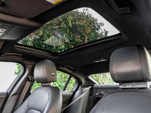 Used 2020 Jaguar XE S image 4