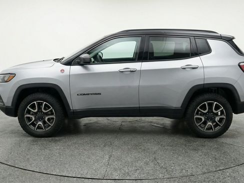 Used 2025 Jeep Compass Trailhawk AWD/4WD image 5