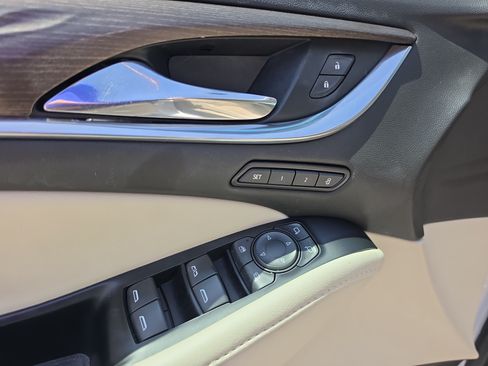 Used 2023 Buick Enclave Avenir AWD/4WD image 19