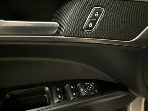 Used 2017 Ford Fusion SE w/ Fusion SE Technology Package image 21