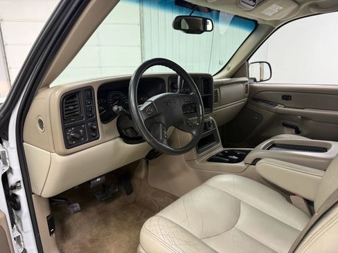 Used 2005 GMC Yukon SLT w/ SLT Preferred Equipment Group image 12