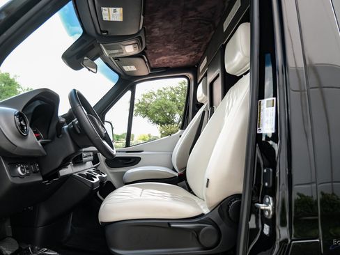 Used 2022 Mercedes-Benz Sprinter 2500 image 28