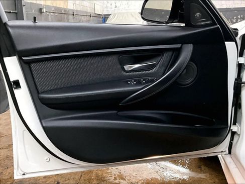 Used 2018 BMW M3 image 25