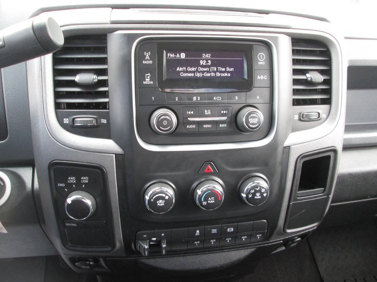 Used 2017 RAM 3500 Tradesman w/ Chrome Appearance Group AWD/4WD image 19