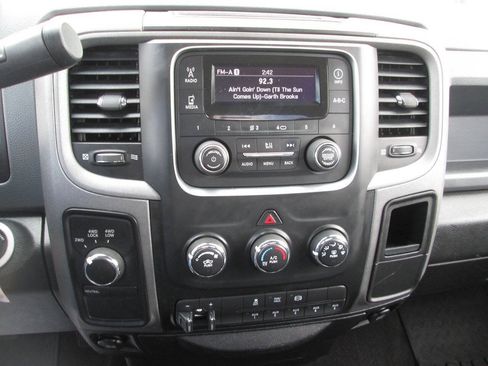 Used 2017 RAM 3500 Tradesman w/ Chrome Appearance Group AWD/4WD image 19