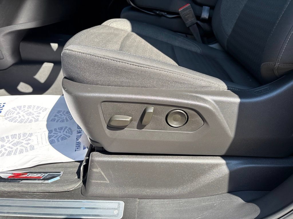 Used 2025 Chevrolet Silverado 1500 LT Trail Boss w/ LPO, Dark Essentials Package AWD/4WD image 35