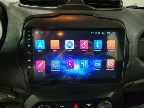 Used 2019 Jeep Renegade Latitude image 4