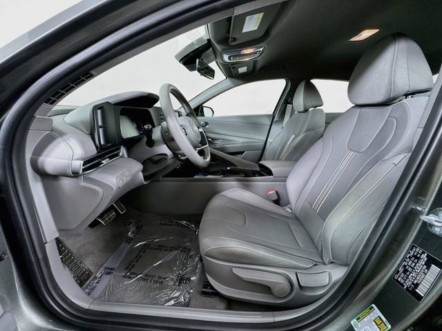 Certified 2025 Hyundai Elantra Sport FWD image 33