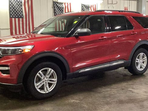 Used 2020 Ford Explorer XLT w/ Equipment Group 202A image 2