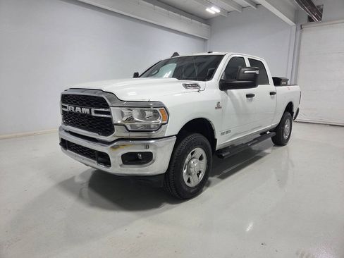 Used 2024 RAM 2500 Tradesman w/ Chrome Appearance Group AWD/4WD image 3