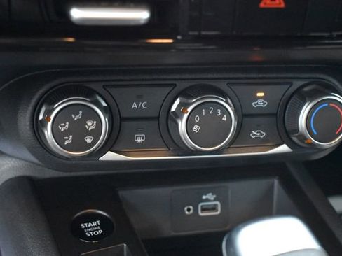 Used 2025 Nissan Kicks S AWD/4WD image 26