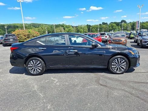 Used 2025 Nissan Altima 2.5 SV AWD/4WD image 9