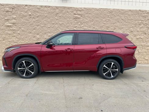 Used 2021 Toyota Highlander XSE image 2