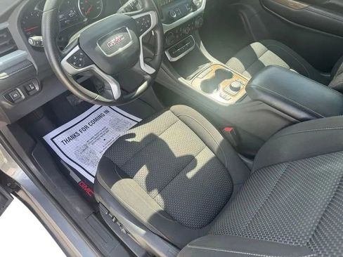 Used 2021 GMC Acadia SLE w/ Driver Convenience Package FWD image 9