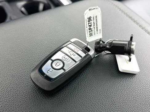 Used 2023 Ford F250 Lariat w/ Lariat Ultimate Package AWD/4WD image 39