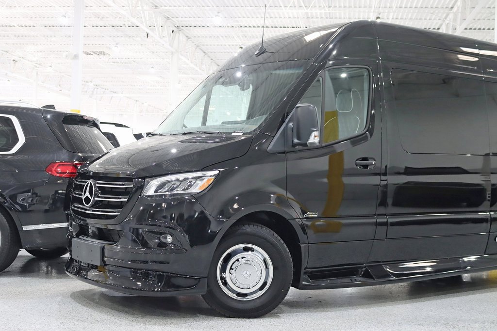 Used 2024 Mercedes-Benz Sprinter 3500 image 2