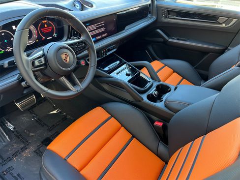 New 2025 Porsche Cayenne Turbo GT image 4