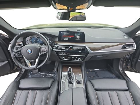 Used 2019 BMW 530i xDrive w/ Convenience Package image 9