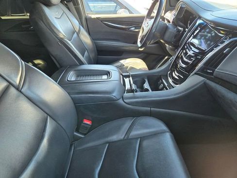 Used 2019 Cadillac Escalade ESV Platinum AWD/4WD image 3