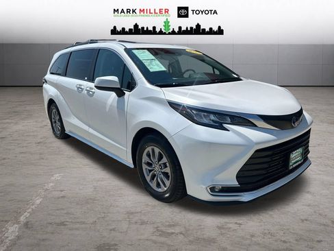 Used 2023 Toyota Sienna XLE FWD image 8