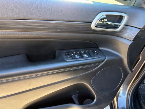 Used 2021 Jeep Grand Cherokee Laredo w/ Security & Convenience Group image 20