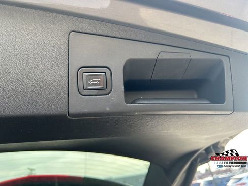 Used 2018 Cadillac XT5 FWD image 12