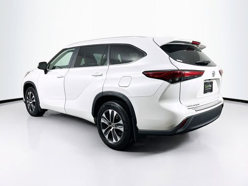 Used 2023 Toyota Highlander XLE image 5