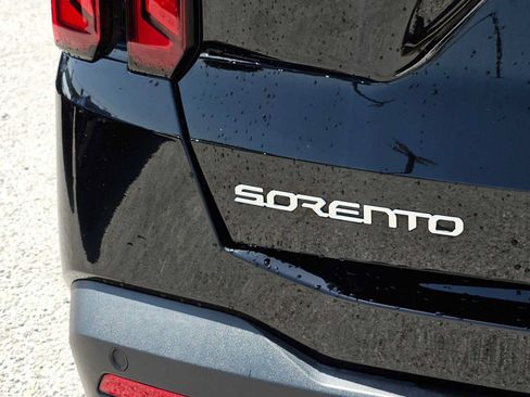 Certified 2024 Kia Sorento S FWD image 13
