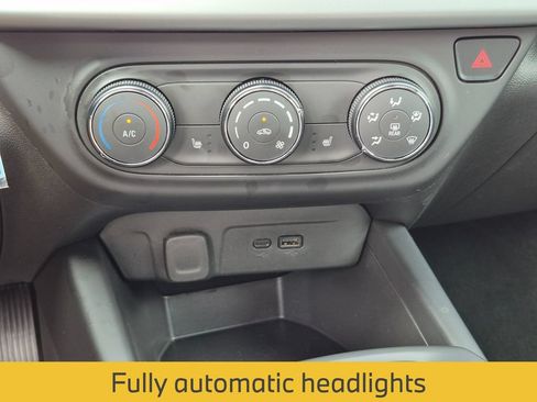 Used 2026 Chevrolet Trax RS FWD image 18
