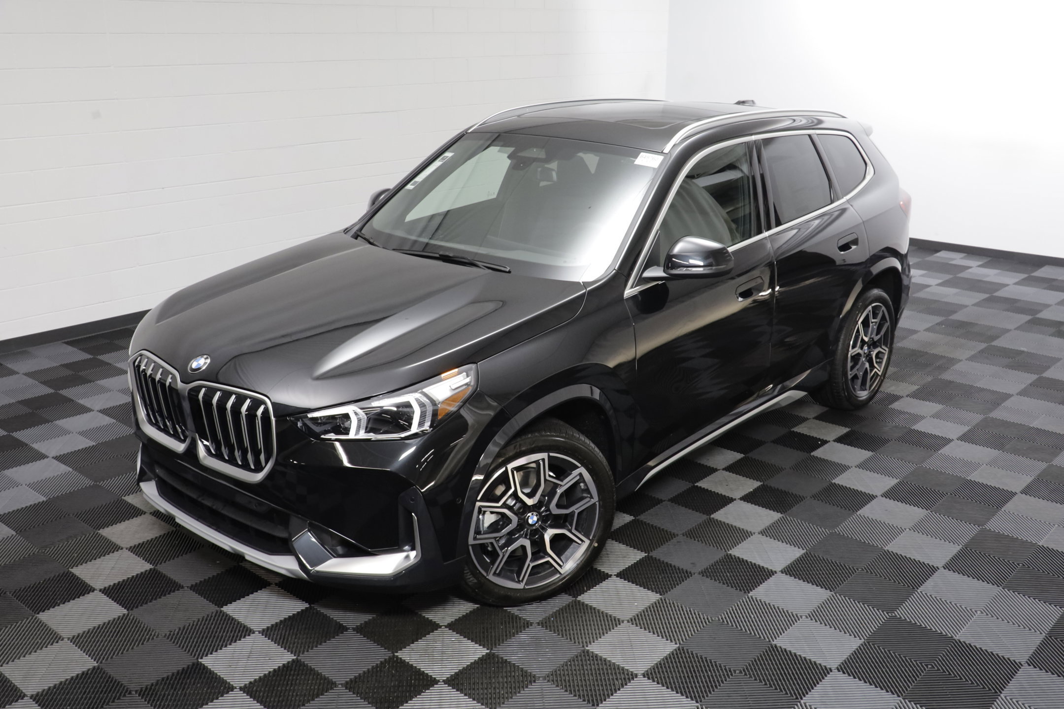 New 2027 BMW X1 xDrive28i AWD/4WD image 2