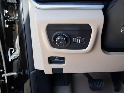 Used 2022 Jeep Grand Cherokee L Limited w/ Luxury Tech Group II image 39