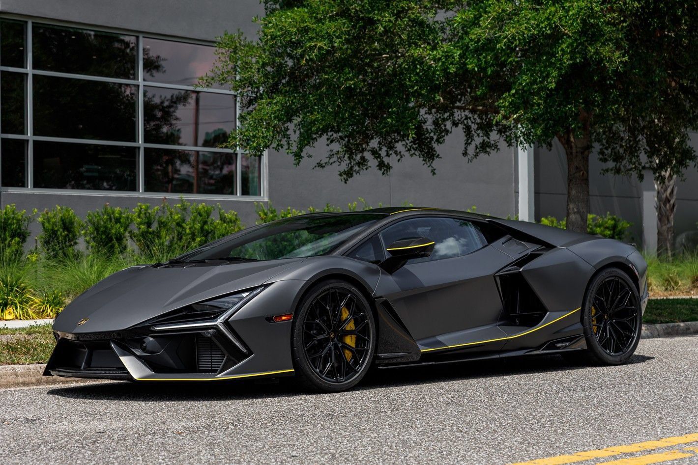 Used 2025 Lamborghini Revuelto AWD/4WD image 44