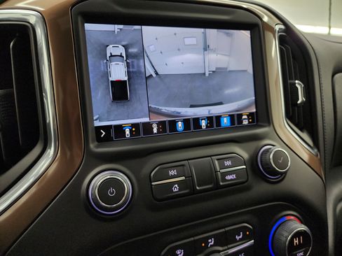 Used 2022 Chevrolet Silverado 2500 High Country w/ Safety Package II image 17