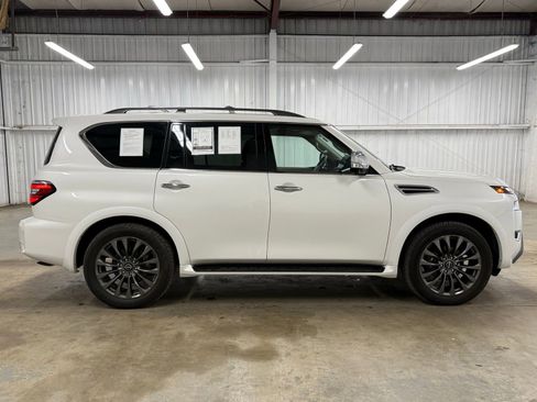 Used 2024 Nissan Armada Platinum w/ Captain's Chairs Package RWD image 4
