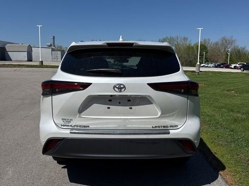 Used 2024 Toyota Highlander Limited AWD/4WD image 4