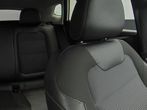 Used 2025 Chevrolet Trax LT FWD image 27