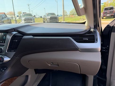 Used 2019 Chevrolet Suburban Premier AWD/4WD image 36