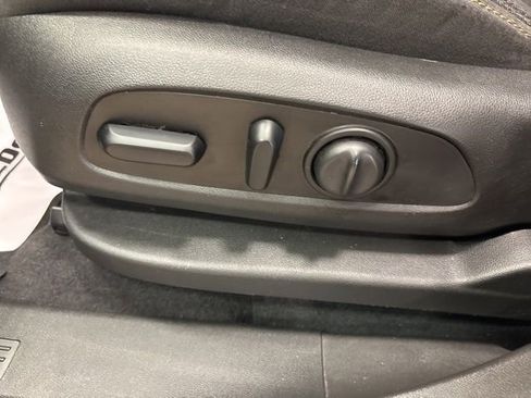 Used 2020 Chevrolet Equinox LT FWD image 35