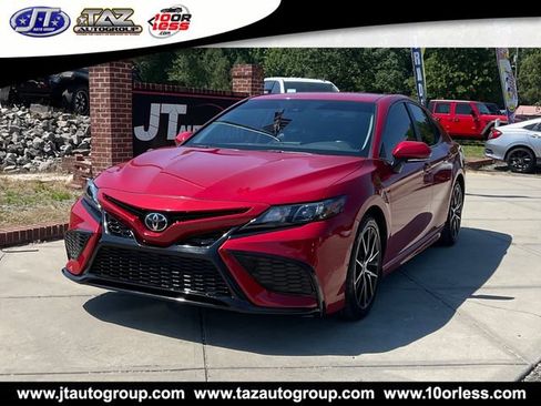 Used 2022 Toyota Camry SE FWD image 3