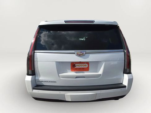 Used 2016 Cadillac Escalade ESV Luxury AWD/4WD image 7