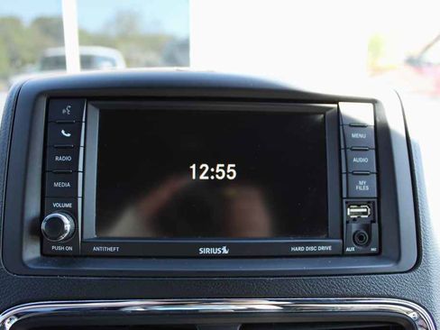 Used 2016 Dodge Grand Caravan SXT image 16