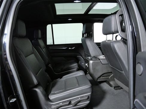 Used 2022 GMC Yukon XL Denali image 13
