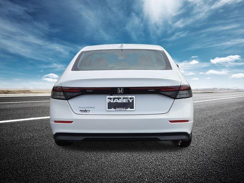 Used 2023 Honda Accord EX image 17