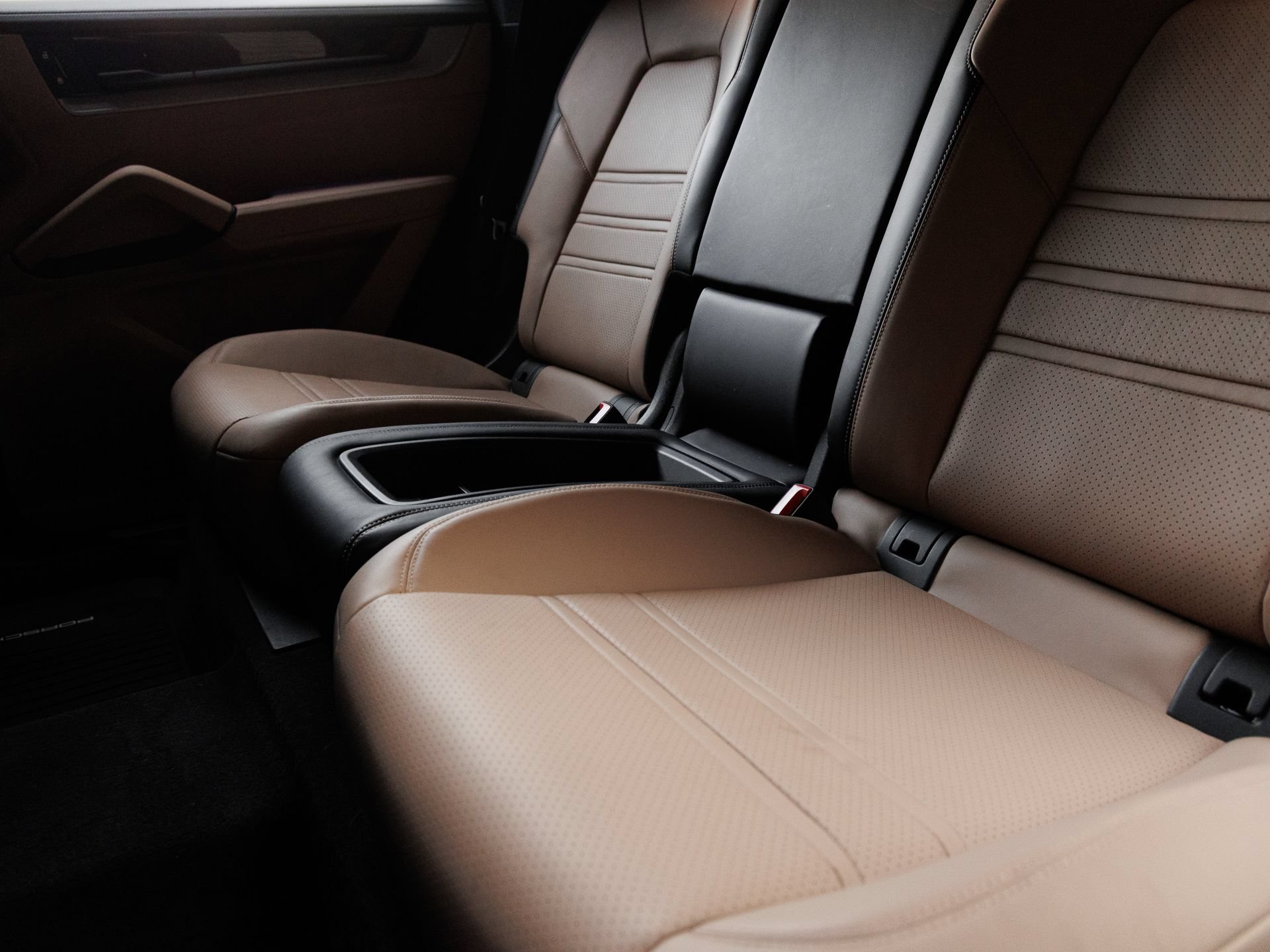 Certified 2025 Porsche Cayenne S AWD/4WD image 25