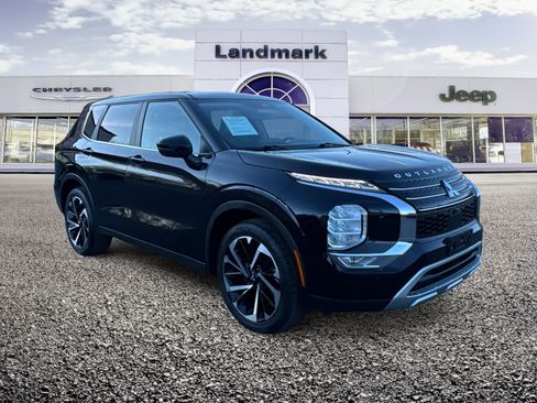 Used 2022 Mitsubishi Outlander SE image 1