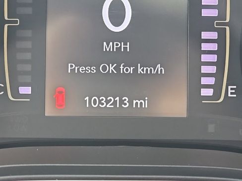 Used 2019 Jeep Cherokee Latitude w/ Cold Weather Group image 9