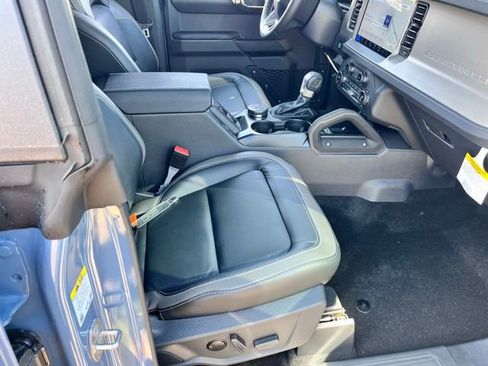 New 2025 Ford Bronco Outer Banks w/ Sasquatch Package image 17